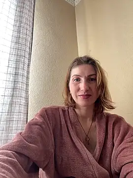 Snapshot of _Crystal_2 chatting on February 9, 2026, 9:18 am Crystal 2 online show from February 9, 2026, 9:18 am