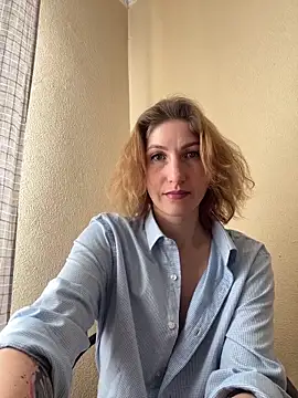 Snapshot of _Crystal_2 chatting on February 10, 2026, 9:30 am Crystal 2 online show from February 10, 2026, 9:30 am