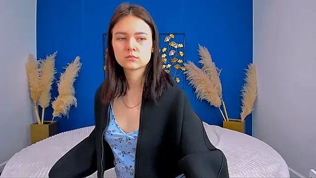 GLORIA VAMP online show from January 14, 2026, 10:30 am