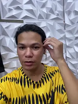 Snapshot of HugeAgatha chatting on May 24, 2026, 1:38 am HugeAgatha online show from May 24, 2026, 1:38 am
