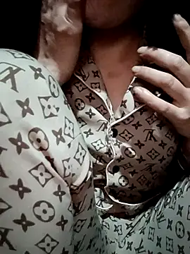 natra0033 online show from January 15, 2026, 3:04 pm