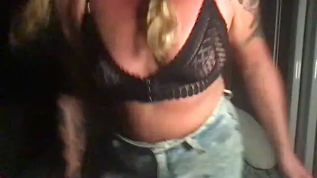 Snapshot of KittyDickens chatting on August 5, 2026, 10:15 pm KittyDickens online show from August 5, 2026, 10:15 pm