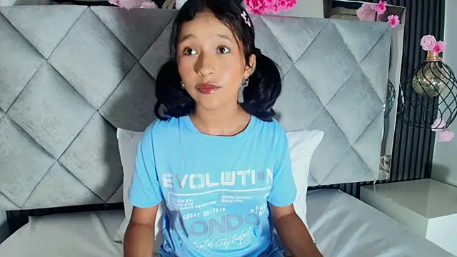 Real virgin Pussy online show from May 11, 2026, 5:54 pm