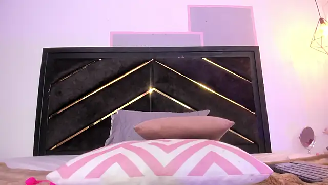 april jones05 online show from April 25, 2026, 1:41 pm