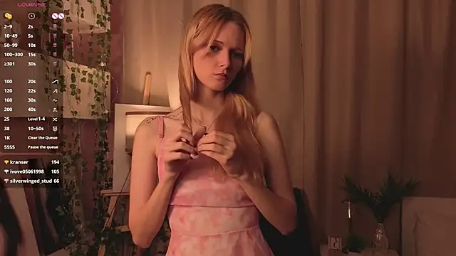 JuanaSumma online show from April 17, 2026, 6:05 am