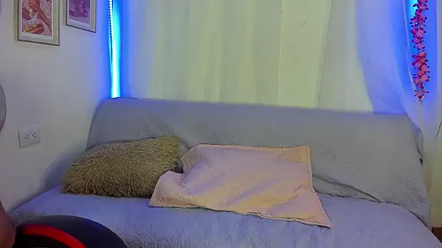 Zara Foxxx  online show from February 7, 2026, 12:18 am