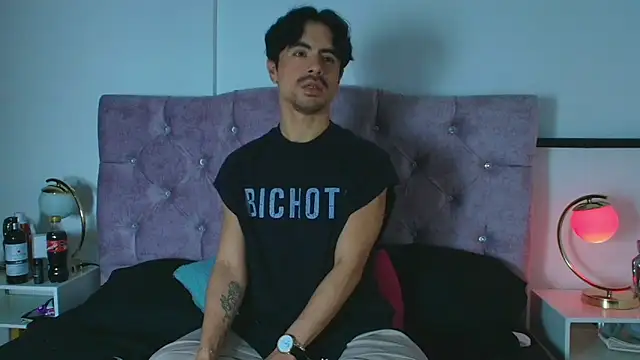 Ethan Briggs  online show from February 18, 2026, 3:48 am