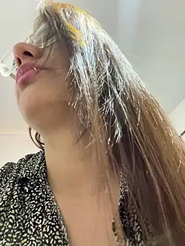 Pretty  Milf online show from July 15, 2026, 12:56 pm