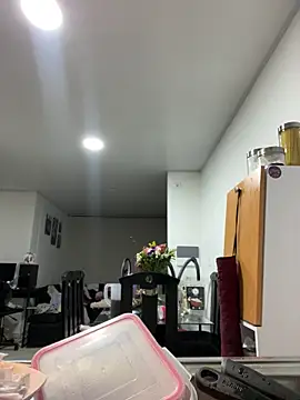 Pretty  Milf online show from April 24, 2026, 9:44 am