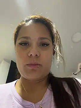 Pretty  Milf online show from March 22, 2026, 10:33 pm