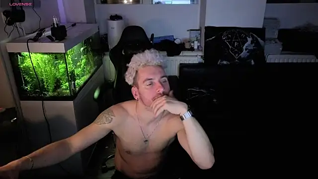 Rayzel White online show from March 20, 2026, 3:40 am