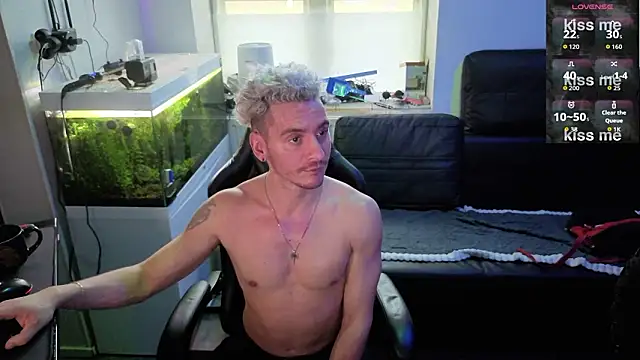 Rayzel White online show from February 10, 2026, 3:22 pm