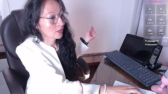 Snapshot of loretta_fraser chatting on May 11, 2026, 2:45 pm loretta fraser online show from May 11, 2026, 2:45 pm