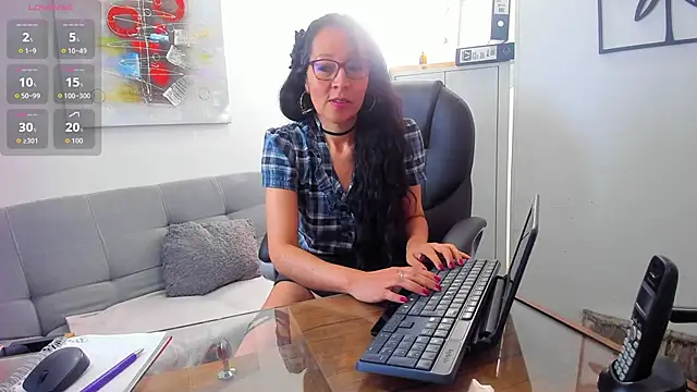 Snapshot of loretta_fraser chatting on May 15, 2026, 1:09 pm loretta fraser online show from May 15, 2026, 1:09 pm