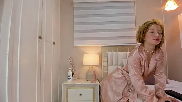 isabela  x online show from April 7, 2026, 11:34 am