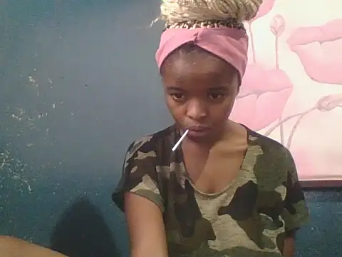 petitemew online show from March 25, 2026, 7:08 am