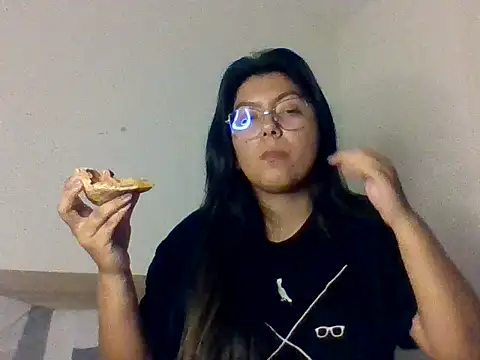 Snapshot of Miickinow chatting on January 14, 2026, 12:42 pm Miickinow online show from January 14, 2026, 12:42 pm