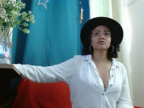 Snapshot of marilin_black chatting on February 18, 2026, 7:32 pm marilin black online show from February 18, 2026, 7:32 pm