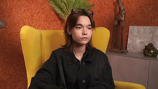 CarleenChipp online show from January 14, 2026, 12:31 pm