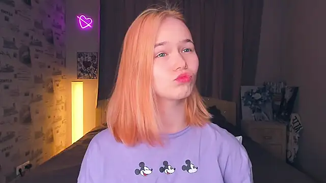 Snapshot of OwlLynn chatting on February 19, 2026, 8:22 am OwlLynn online show from February 19, 2026, 8:22 am