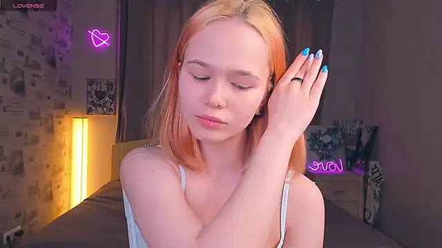 Snapshot of OwlLynn chatting on February 22, 2026, 8:39 am OwlLynn online show from February 22, 2026, 8:39 am