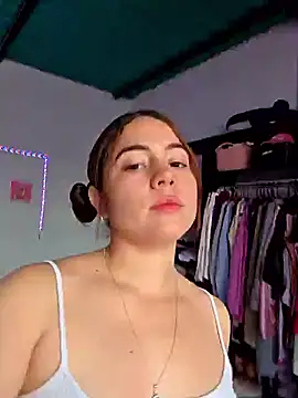 Snapshot of dani_ferreer1 chatting on April 28, 2026, 9:30 pm dani ferreer1 online show from April 28, 2026, 9:30 pm