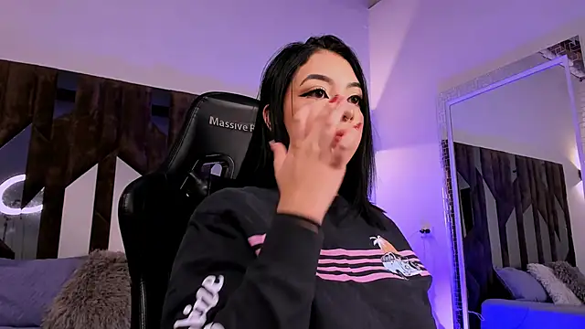 Mila laurent1 online show from February 5, 2026, 8:04 pm