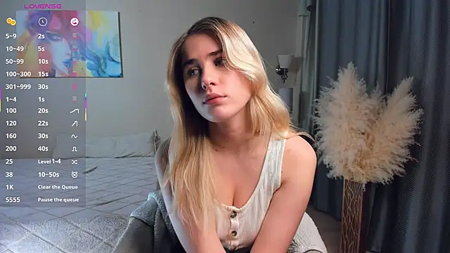 LuanaFincel online show from February 1, 2026, 1:04 am