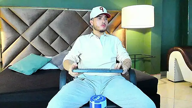 Snapshot of Salvattore_Muller chatting on February 10, 2026, 6:12 am Salvattore Muller online show from February 10, 2026, 6:12 am