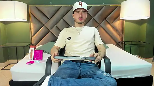 Snapshot of Salvattore_Muller chatting on February 23, 2026, 8:48 am Salvattore Muller online show from February 23, 2026, 8:48 am