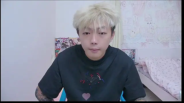 Chocolates-001 online show from April 9, 2026, 11:16 am