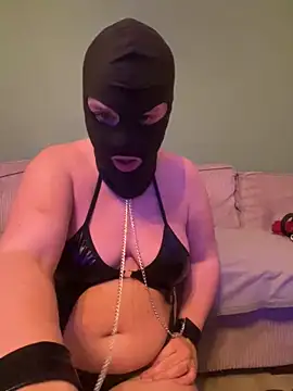 cochonnesoumise59 online show from February 28, 2026, 9:36 pm