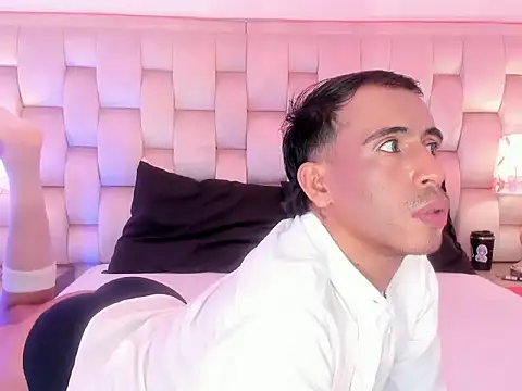 Snapshot of Mr_aronnn_ chatting on February 12, 2026, 3:17 am Mr aronnn online show from February 12, 2026, 3:17 am