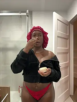 Snapshot of icelyne_2001 chatting on February 19, 2026, 12:40 am icelyne 2001 online show from February 19, 2026, 12:40 am