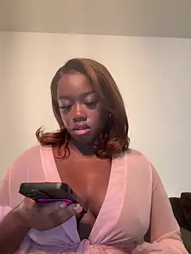 Snapshot of icelyne_2001 chatting on April 19, 2026, 6:43 pm icelyne 2001 online show from April 19, 2026, 6:43 pm