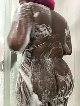 Snapshot of icelyne_2001 chatting on February 21, 2026, 1:29 am icelyne 2001 online show from February 21, 2026, 1:29 am