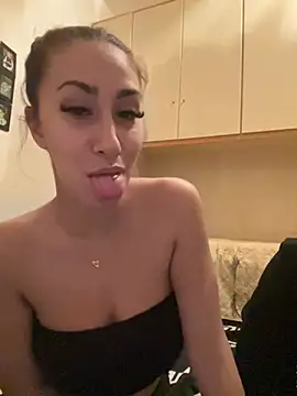 Snapshot of sarafragale chatting on February 11, 2026, 5:35 pm sarafragale online show from February 11, 2026, 5:35 pm