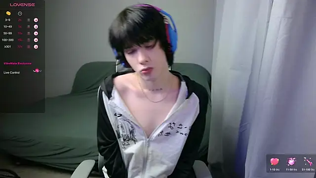 Snapshot of LeonBoykisser chatting on February 7, 2026, 12:13 pm LeonBoykisser online show from February 7, 2026, 12:13 pm