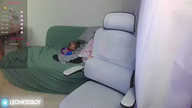 LeonBoykisser online show from April 5, 2026, 9:10 pm