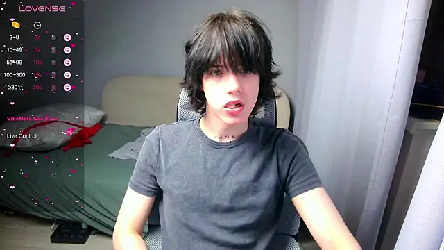 LeonBoykisser online show from March 19, 2026, 10:43 pm