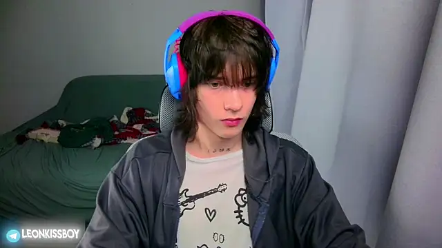 LeonBoykisser online show from June 30, 2026, 2:17 pm