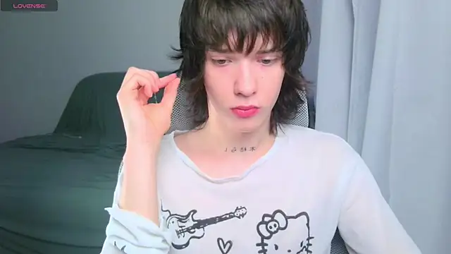 LeonBoykisser online show from July 8, 2026, 2:35 am