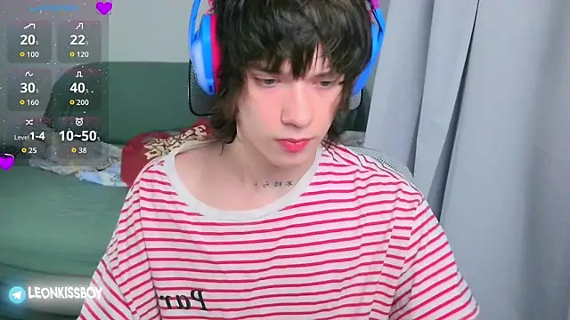LeonBoykisser online show from July 12, 2026, 8:37 am