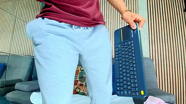 Snapshot of Vans_Ross chatting on February 16, 2026, 7:23 pm Vans Ross online show from February 16, 2026, 7:23 pm