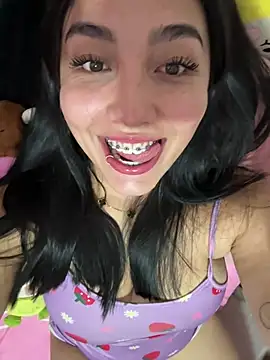 Snapshot of Your_Enyel chatting on May 5, 2026, 4:26 am Your Enyel online show from May 5, 2026, 4:26 am