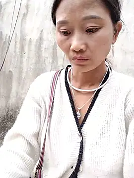 emyeu17 online show from January 14, 2026, 3:21 am