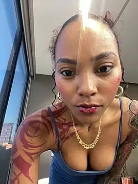 Snapshot of LizStorm_ chatting on July 14, 2026, 11:27 am LizStorm online show from July 14, 2026, 11:27 am