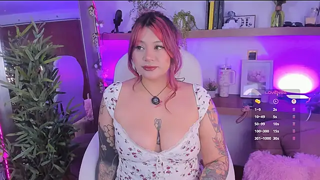 Snapshot of _Lorraine_v chatting on June 15, 2026, 9:47 pm Lorraine v online show from June 15, 2026, 9:47 pm