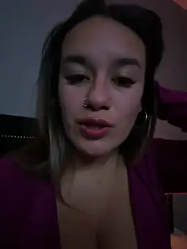 Snapshot of LatinaFuegoX chatting on July 5, 2026, 4:30 am LatinaFuegoX online show from July 5, 2026, 4:30 am
