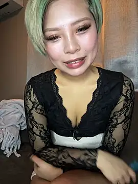 BADBITCHISAKI online show from April 13, 2026, 1:15 pm